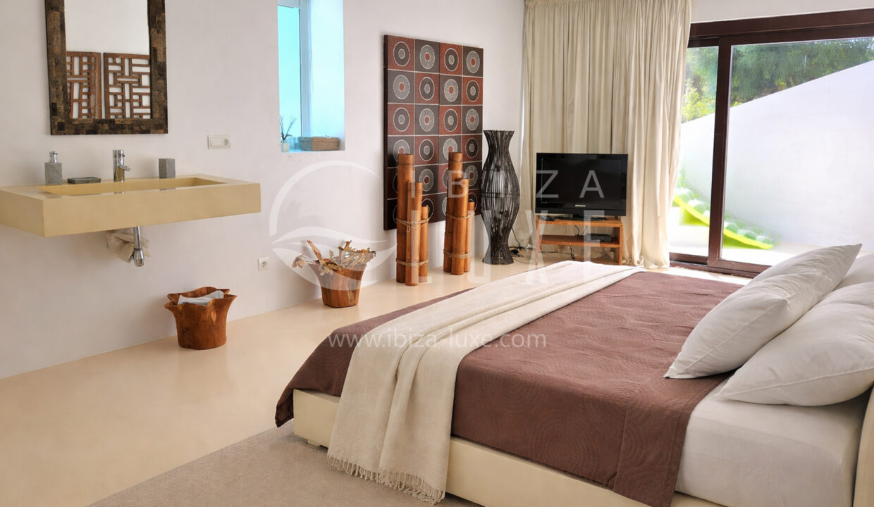 6105 - Cala Jondal - 01