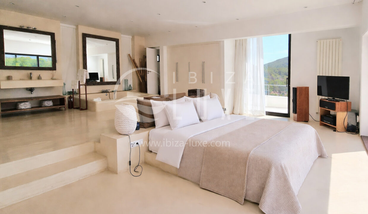 6105 - Cala Jondal - 04