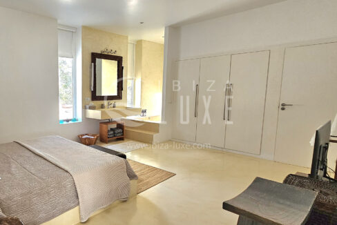 6105 - Cala Jondal - 08