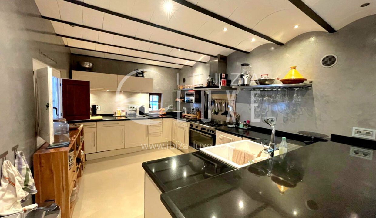 1737 - Cala Llonga - 09