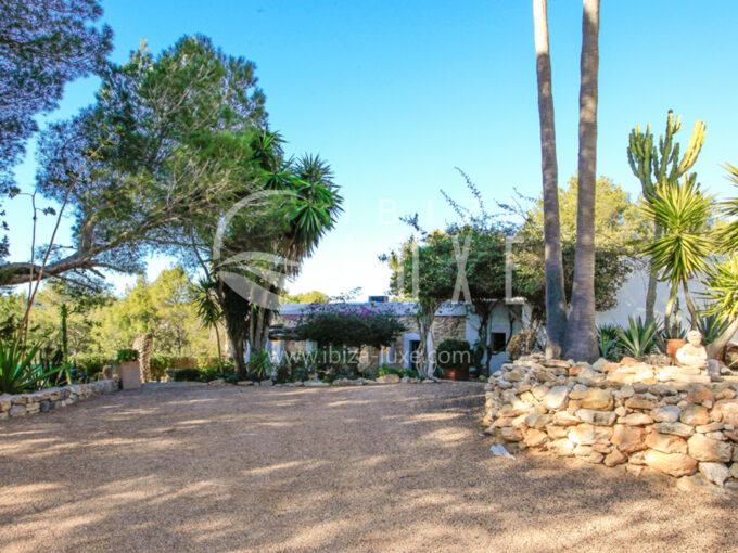 Finca avec vaste cour et jardin