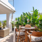 Terrasse spacieuse avec vue mer