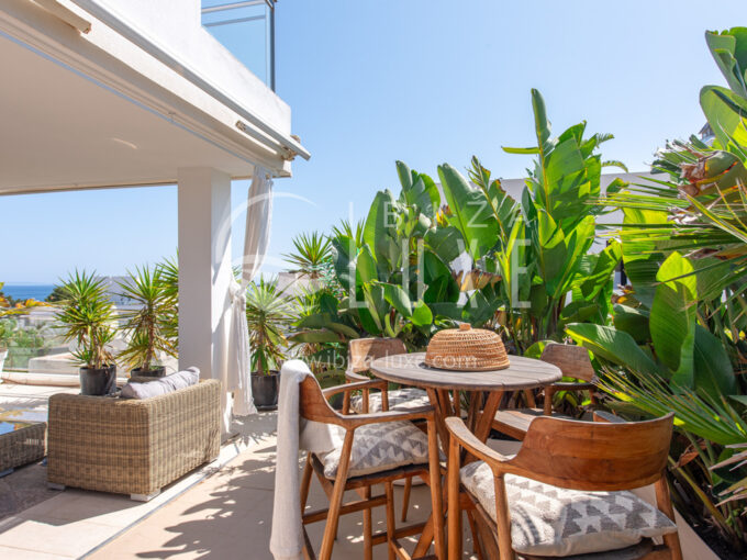 Terrasse spacieuse avec vue mer